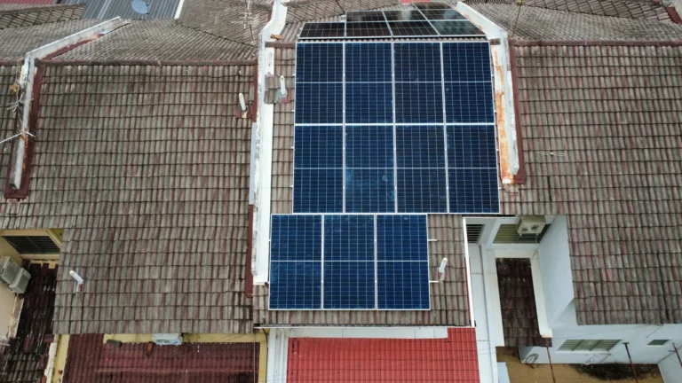 HOMI Solar Malaysia: Solar installation handover: documents and demonstrations to request (illustrative project photograph)